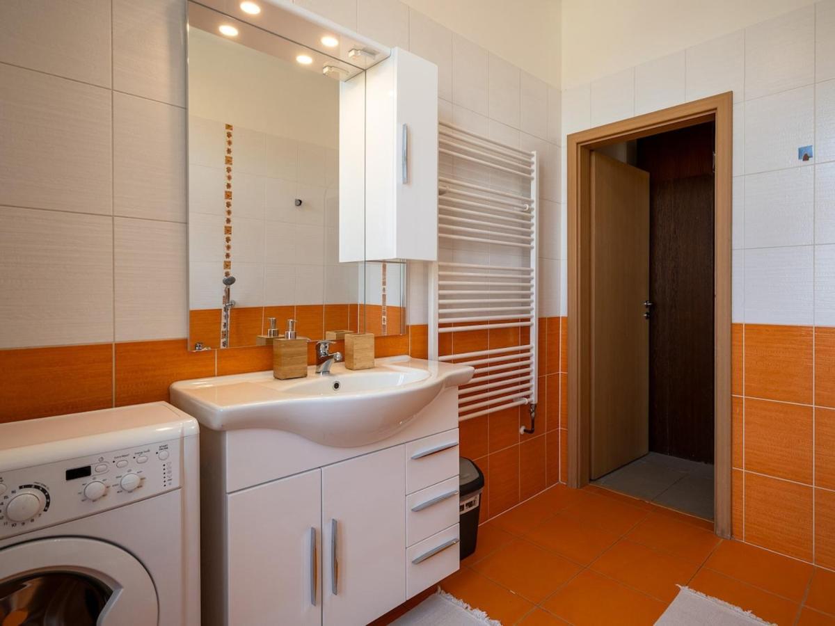 Comfortable In 8 - Liben Praga